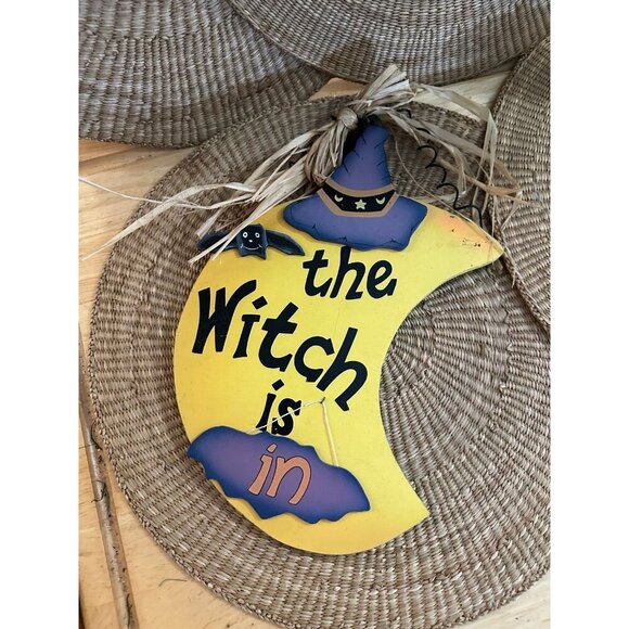 Vintage the witch is in Crescent Moon - Picture 1 of 9